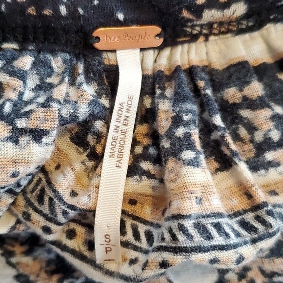 FREE PEOPLE PUFF SLEEVE PAISLEY COTTON KNIT TOP SIZE SMALL BOHO BLACK CREAM - Picture 10 of 11